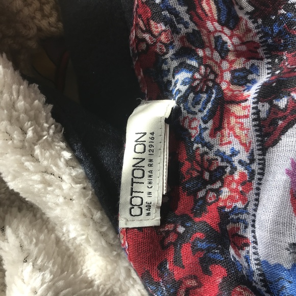 Floral Lightweight Scarf with Tassels - Picture 3 of 5